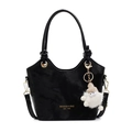 Sac seau noir brillant pour femme avec détails dorés et un porte-clé en fourrure - Avec Pendentif / Noir