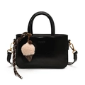 Piccola borsa quadrata in pelle cerata nera vintage con ciondolo a gelato e tracolla - Nero Con Ciondolo Gelato