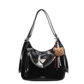 Klassische Hobo-Tasche aus schwarzem Öl-Wachs-Leder mit braunem Bärenanhänger - Mit Bärenanhänger / Schwarz