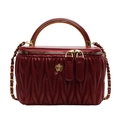 Mini borsa a scatola matelassé bordeaux con fibbia a fiore oro e tracolla a catena - Rosso
