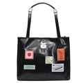 Borsa tote nera lucida stile college con toppe colorate e logo del marchio ricamato in rosso - Nero