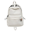 Mochila minimalista de lona blanca con letras negras y detalles de cordón ajustable - Blanco