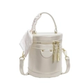 Elegante bolso bombonera cilíndrico blanco crema con pañuelo de seda y doble cremallera metálica - Blanco Roto