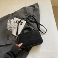 Piccola borsa a tracolla nera in pelle martellata con finiture argentate - Nero - Senza Ciondolo