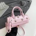 Roze cilindervormige handtas met zilveren studs en verstelbare schouderband voor dames - Roze
