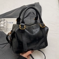 Bolso bandolera de cuero negro con grabados de perros de dibujos animados y detalles oro - Sin colgante / Negro
