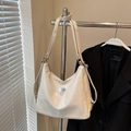 Beigefarbene Tragetasche aus Ölwachsleder in Halbmondform mit Metalllogo-Detail - Off-White - Ohne Anhänger