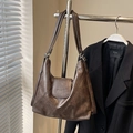 Borsa hobo vintage in pelle marrone scuro con grande capacità e chiusura magnetica - Caffè - Senza Ciondolo