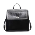 Mochila vintage para mujer en negro brillante con remaches plateados y cierre de metal - Negro