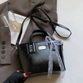 Schicke Eimer-Handtasche aus schwarzem Öl-Wachs-Leder mit Schleife und Umhängegurt - Schwarz - Ohne Anhänger