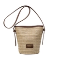 Stroh-Eimertasche mit beige Webstruktur, dunkelbraunem Lederbesatz und verstellbarem Gurt - Khaki