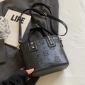 Klassische schwarze Eimer-Handtasche mit Prägung, Gold-Hardware und langem Schultergurt - Schwarz - Ohne Anhänger