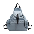 Minimalistischer hellblauer Freizeitrucksack mit großer Kapazität und Schnallenverschluss - Blau