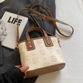 Modische Beigebraune Beuteltasche mit Sternprägung und verstellbarem Umhängeriemen - Off-White - Ohne Anhänger
