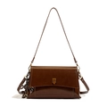 Dunkelbraune Schultertasche aus Ölleder mit goldener Schnalle und gewebtem Anhänger - Braun