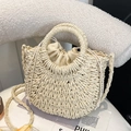 Beigefarbene Strohhandtasche mit Kordelzug-Futter und Umhängeriemen für den Strandurlaub - Creme-Klein