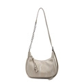 Borsa a tracolla beige a mezzaluna con trama marmo e dettagli di catena argentata - Cachi