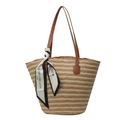 Bolso tote de paja con rayas beige, asas de cuero marrón y accesorio de pañuelo de seda - Caqui Claro