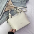 Cremefarbene Beuteltasche mit Knotengriff und abnehmbarem Gurt im modernen Stil - Off-White - Ohne Anhänger
