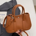Borsa a secchiello marrone in pelle con manici e tracolla regolabile rimovibile - Senza Ciondolo / Marrone