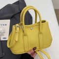 Sac seau jaune vif à texture litchi avec ferrures argentées et bandoulière réglable - Sans Pendentif / Jaune