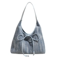 Sac sous le bras en denim bleu avec paillettes et décoration de nœud perlé - Bleu