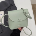 Secchiello verde menta in pelle martellata con dettagli intrecciati e bottone - Verde - Senza Ciondolo