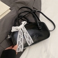 Sac bowling noir brillant minimaliste avec grand nœud en dentelle blanche et bandoulière - Noir - Sans Pendentif