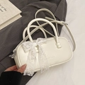 Sac à main bowling blanc crème avec nœud en dentelle et texte LOVE & BAGS embossé - Blanc sans Pendentif