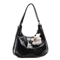 Sac hobo chic en cuir noir souple avec un charmant ours en peluche blanc et sangle réglable - Noir Avec Pendentif Chien en Peluche