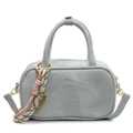 Hellblaue Boston-Tasche aus PU-Leder mit Cartoon-Prägung und süßem Anhänger - Blau Mit Gold Abakus Racket Knoten