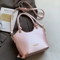 Bolso cubo rosa de piel sintética con textura de lichi perlada y aros de metal oro - Sin colgante / Rosa