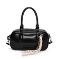 Sac bowling noir classique avec finition brillante et pendentif en corde tissée colorée - Noir Avec Pendentif