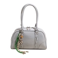 Sac Boston moderne bleu-gris avec texture cuir premium et joli pendentif d'ours en métal - Bleu