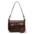 Minimalistische dunkelbraune Umhängetasche aus Lackleder mit schicker Schleife - Braun