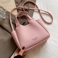 Borsa a secchiello rosa trama litchi con tracolla regolabile e manico superiore - Rosa