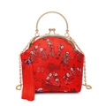 Borsa in seta rossa ricamata Baizitu con chiusura oro, catena e nappina decorativa - Rosso
