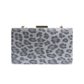 Elegante borsa a mano leopardata grigia con montatura dorata e tracolla a catena - Grigio