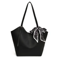 Borsa tote nera minimalista in pelle litchi con decorazione sciarpa di seta a cuori - Borsa Tote Con Sciarpa Cuore Nero Bianco - Nero