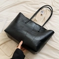 Grand sac cabas noir minimaliste avec patchwork géométrique et texture en cuir élégant - Noir - Sans Pendentif