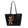 Borsa tote nera minimalista in pelle patchwork con ciondolo a forma di orsetto - Nero + Pendente Orso