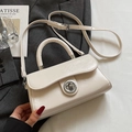 Petit sac à main carré chic couleur crème avec fermoir métallique argenté et poignée - Blanc Cassé - Sans Pendentif
