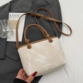 Retro-Eimertasche mit cremefarbener Wolkenstruktur und braunem Lederbesatz für Damen - Off-White - Ohne Anhänger