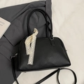Minimalist black lychee leather Boston bag featuring a cream lace bow and top handles - Black - Without Pendant