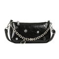 Schicke schwarze Lackleder-Achseltasche mit Silberkette und Herz-Nietendetails - Schwarz