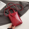 Mini sac pour téléphone en cuir verni rouge avec lettrage blanc et bandoulière - Rouge - Sans Pendentif