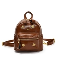 Mini zaino marrone in similpelle lucida con graziosi ciondoli metallici a tema cagnolino - Marrone