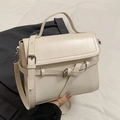 Piccola borsa a mano quadrata bianco crema in pelle PU con fibbia argento elegante - Bianco senza Pendente