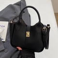 Sac seau noir minimaliste à motif litchi avec fermoir pivotant doré et poignée - Noir - Sans Pendentif