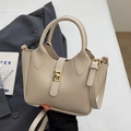 Sac seau chic en cuir beige grainé avec fermoir doré et bandoulière amovible - Blanc Cassé - Sans Pendentif